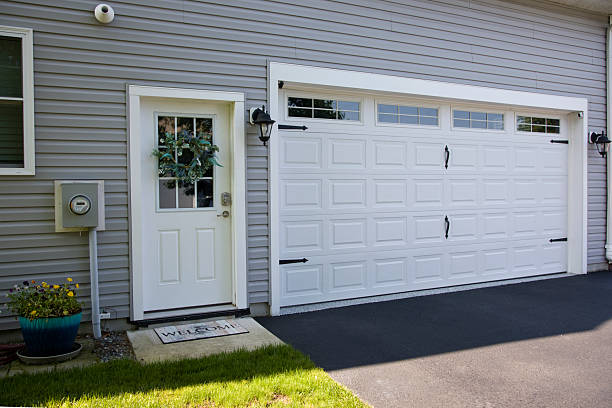 24/7 Emergency Garage Door Panel Replacement experts in Bronson, MI